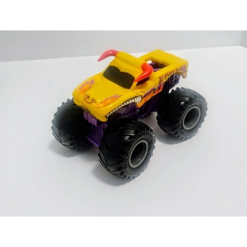 SPIN MASTER MONSTER JAM SMASH & BASH LOT SON-UVA-GRAVE DIGGER ZOMBIE ETC